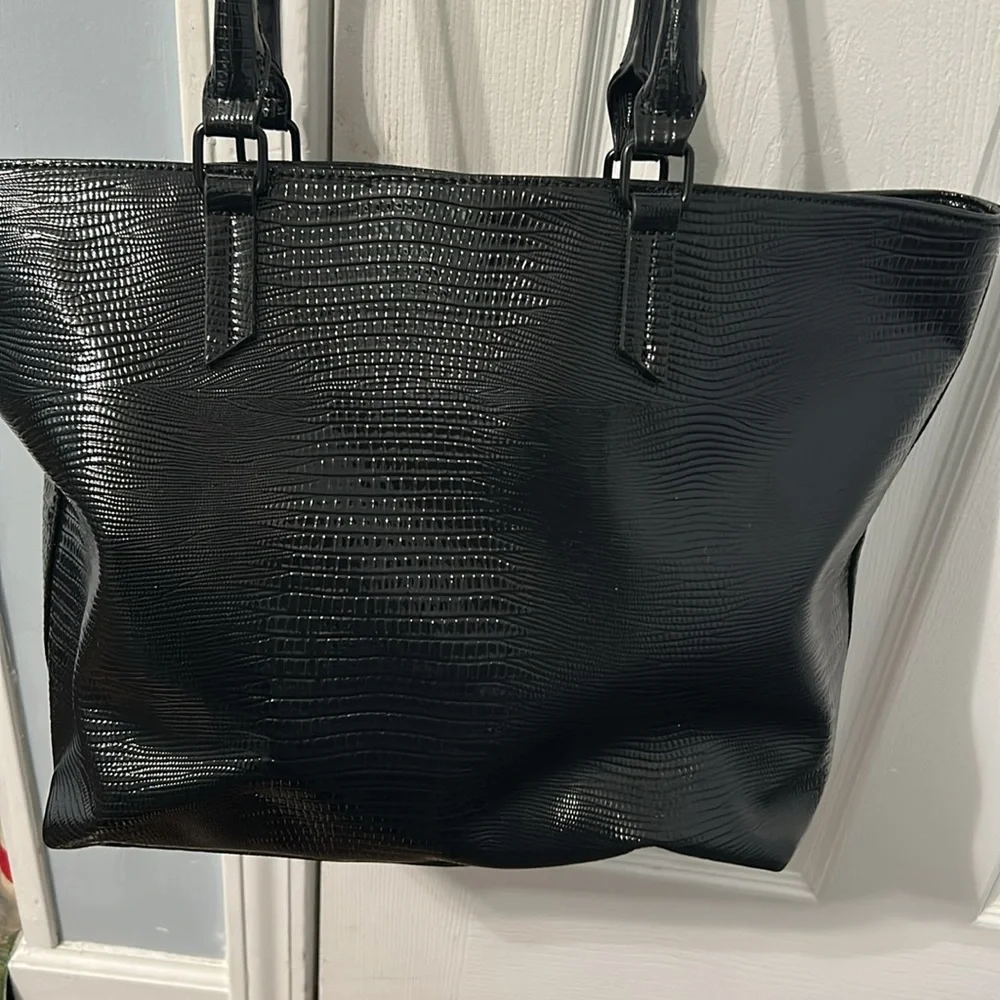 Kendall & Kylie Glossy Black Tote - Picture 2 of 6